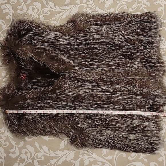 Sleeveless Fox Fur Vest - Picture 9 of 10